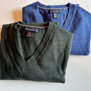 2x Banana Republic Merino Wool V-Neck